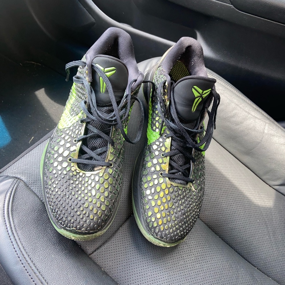 Nike Kids Black and Green Sneakers